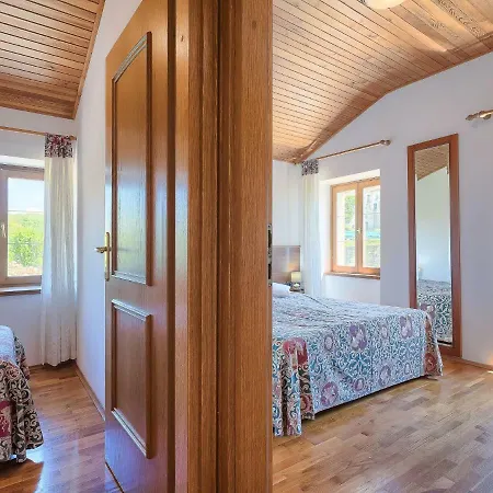 Holiday Plac-3 *